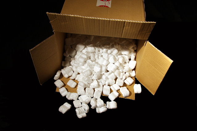 krabice s polystyrenovou výplní